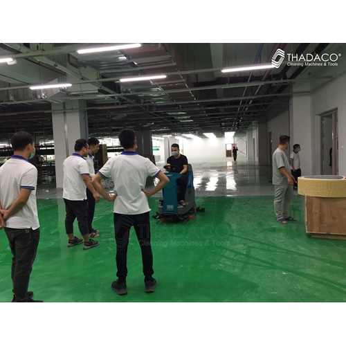 Máy chà sàn công nghiệp ngồi lái CLEPRO C100B (Dùng ắc quy) 9